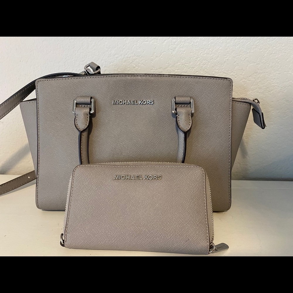 Gray Micheal Kors Purse & Wallet